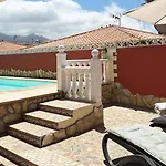 Casa Barmalei Private Pool & Rooftop Terrace Ocean View, Tenerife